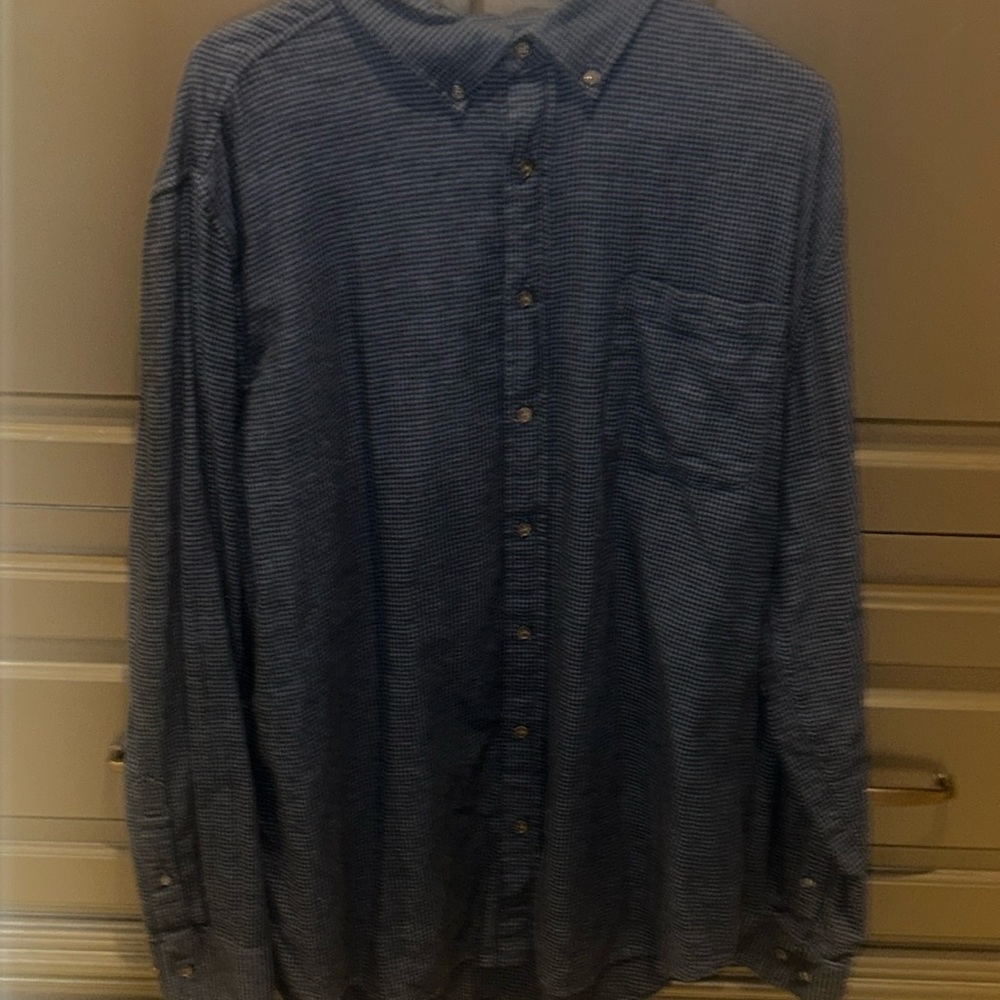Croft and barrow size XL men’s navy and black plaid flannel shirt greatcondition